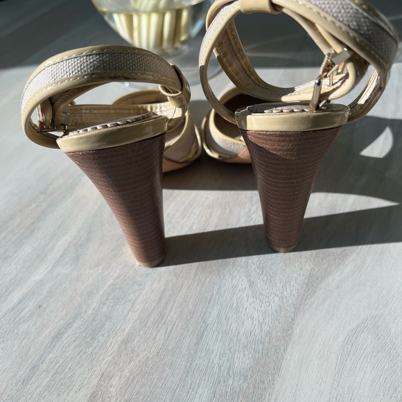 Ankle strapped stylish Heels - Picture 14 of 16